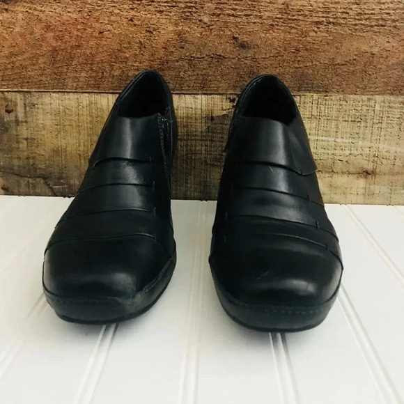 Clark Leather Ankle Bootie - Picture 2 of 6